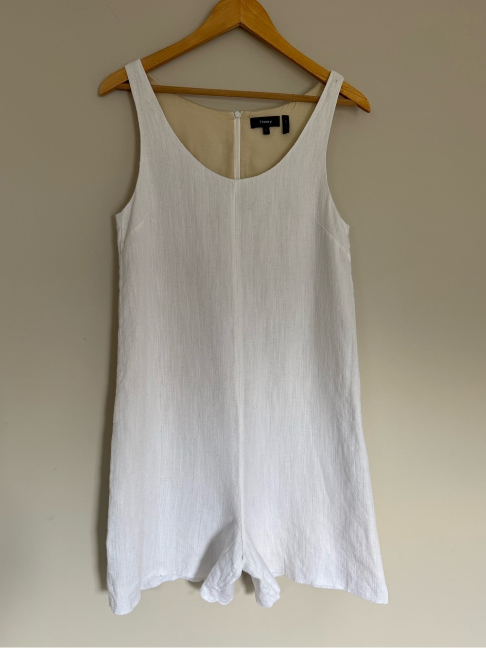 Theory White Herring Linen Blend Tank
Romper 6 Coastal Minimalist Quiet
Luxury